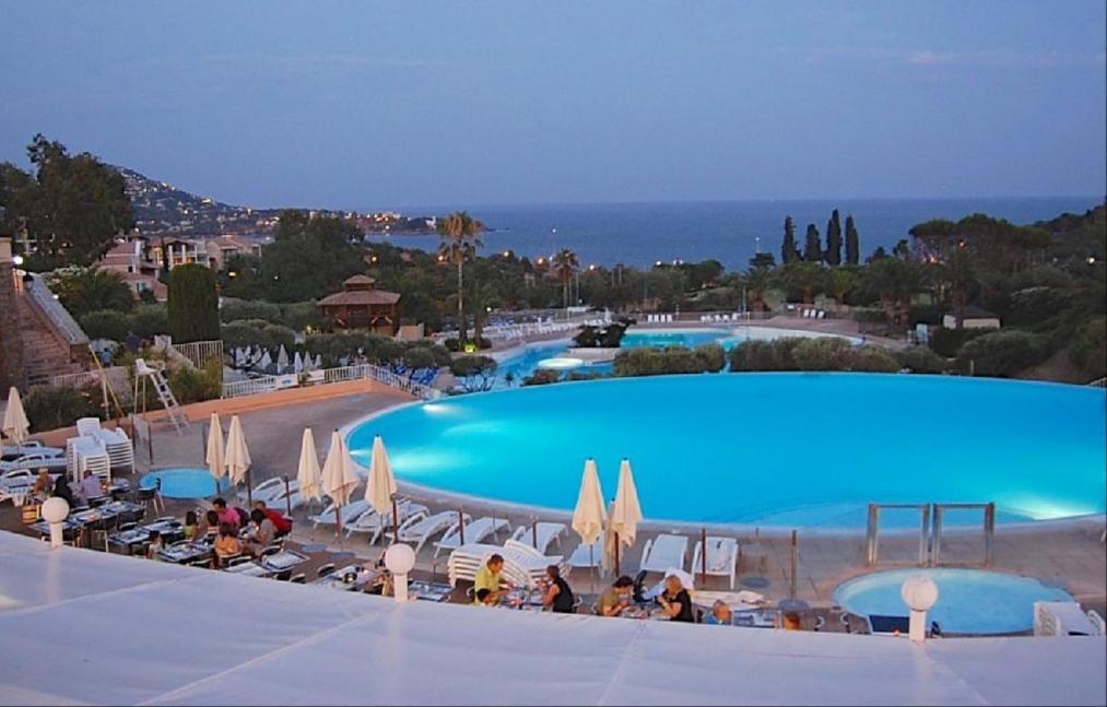Vacances En Paradis Saint-Raphaël Esterno foto
